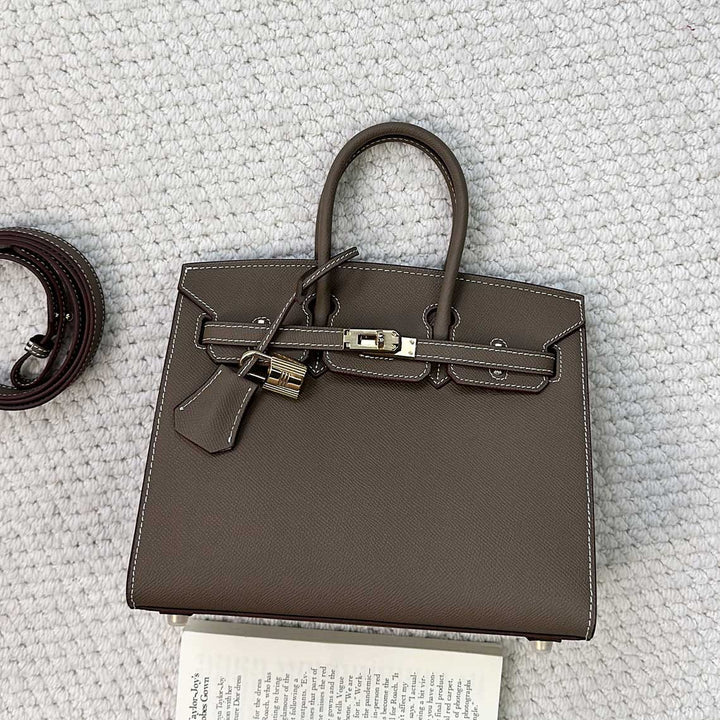 Leather Classic Sellier Platinum Handbag